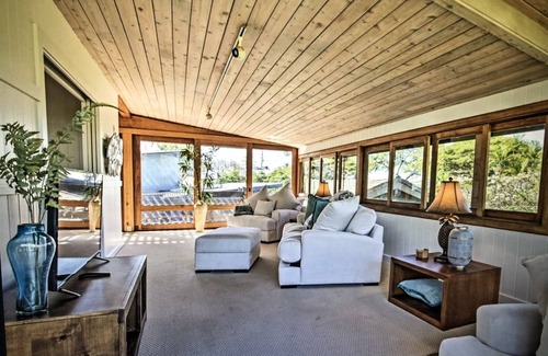 Kahaluu Bay House | Copper Dawn - Peaceful Beach Hideaway Steps From Kahalu'u Bay! 4 Bedroom Home by Redawning