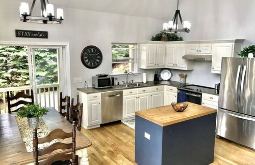 Franklin House | Copper Fox Mountain Home - 4bd/1loft/4ba, 2 Kitchens, 2 Living Rooms, 2 Decks