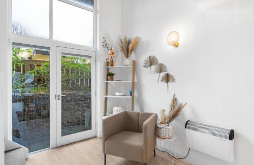 Porthtowan Apartment | Coppercroft Cottage - Stunning Coastal Home, Walk to Beach, Sleeps 4