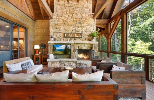 Epworth House | Copperline Lodge - Luxury Creekside Retreat - Creekside Views, Hot Tub, Game Room, Outdoor Fireplaces, Chef Kitchen, Fire Pit -