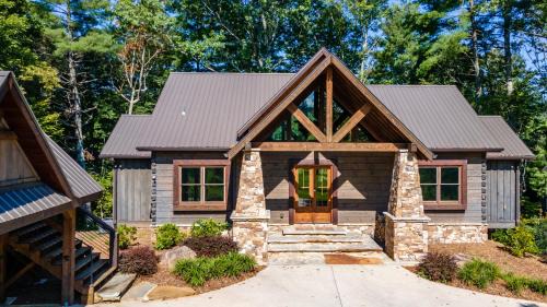 Epworth House | Copperline Lodge - Luxury Creekside Retreat - Creekside Views, Hot Tub, Game Room, Outdoor Fireplaces, Chef Kitchen, Fire Pit -