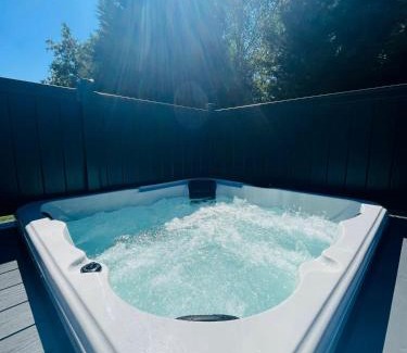 Allerthorpe House | Copse View Lodge with Hot Tub