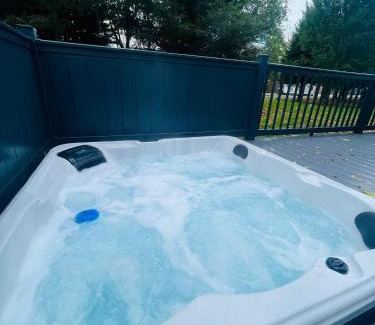 Allerthorpe House | Copse View Lodge with Hot Tub
