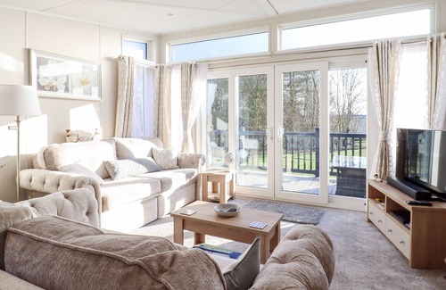 Saxmundham Cabin | COPSE VIEW, pet friendly, character holiday cottage in Saxmundham