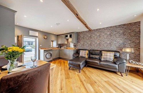 Llanycil House | Cor Llew Coch - One Bedroom House, Sleeps 2