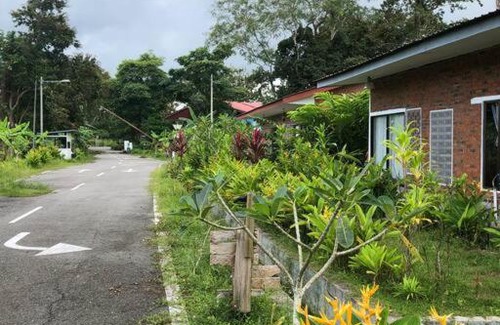 Air Hangat Villa | Coral Back Door One Bedroom House