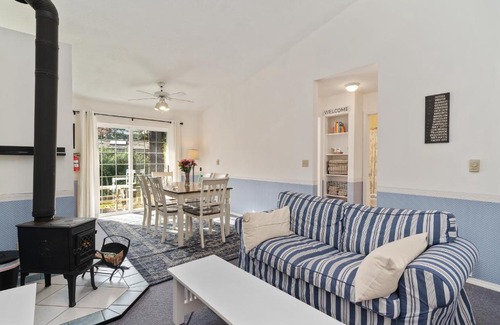 Manzanita House | Coral Cottage MCA 832
