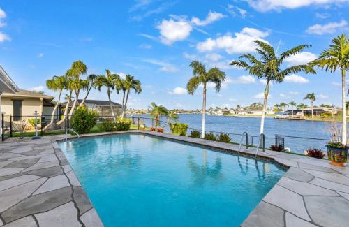 Caloosahatchee House | Coral Cove Cottage Centrally Located Waterfront