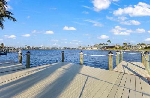 Caloosahatchee House | Coral Cove Cottage Centrally Located Waterfront