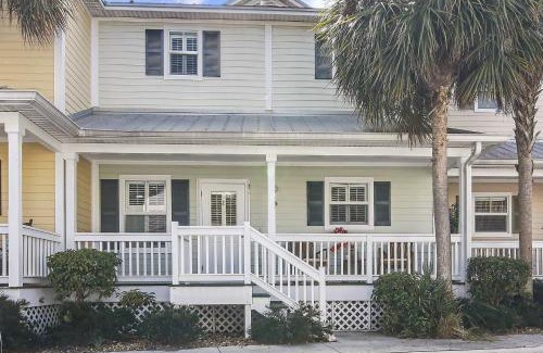Key West Villa | Coral Palm by AvantStay Key West Walkable Gated Community Shared Pool