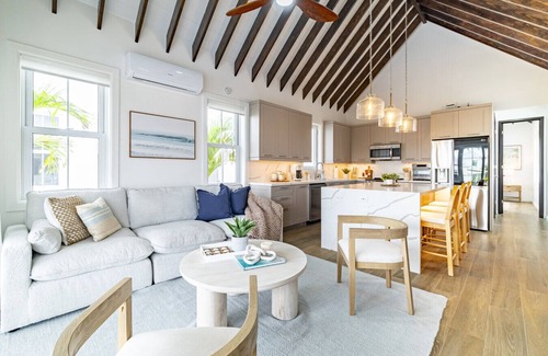 San Pedro Villa | Coral Reef Casa + Private Hot Tub and Pool at Mahogany Bay