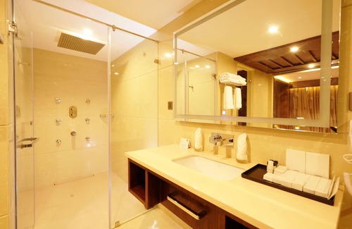 Kochi Hotel | Coral Reef Kochi - A Unit of Coral Isle Hotels