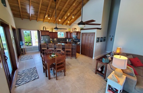 Isla de Utila House | Coral Ridge House Main Floor 2bed/2bath-walkout diving/snorkel
