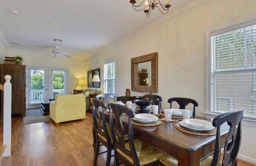 Key West Villa | Coral Villa by AvantStay Close 2 DT Key West Shared Pool Patio
