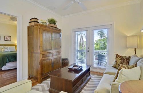 Key West Villa | Coral Villa by AvantStay Close 2 DT Key West Shared Pool Patio