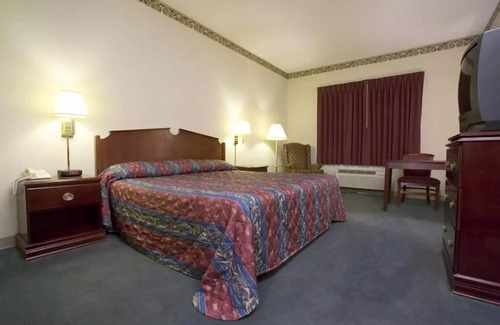 College Hill Hotel | Coratel Inn and Suites by Jasper Wesley Hospital