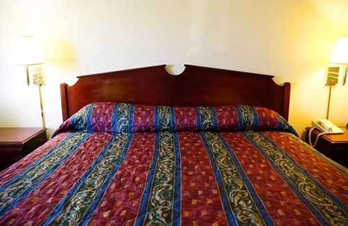 College Hill Hotel | Coratel Inn and Suites by Jasper Wesley Hospital