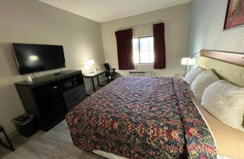 College Hill Hotel | Coratel Inn and Suites by Jasper Wesley Hospital