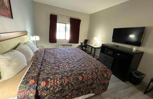College Hill Hotel | Coratel Inn and Suites by Jasper Wesley Hospital