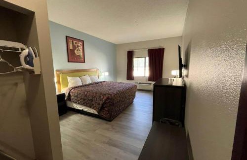 College Hill Hotel | Coratel Inn and Suites by Jasper Wesley Hospital