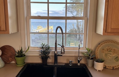 Davis House | Core Sound beauty! Easy access to Core Banks and Cape Lookout. - SLEEPS 11