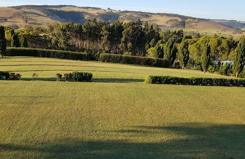 Torrens Vale Apartment | Corinium Roman Villa - Four Poster Romance