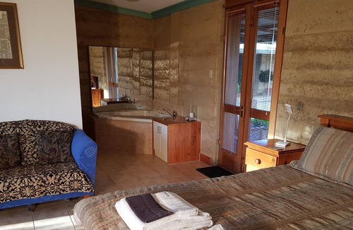 Torrens Vale Apartment | Corinium Roman Villa -Bed and Breakfast