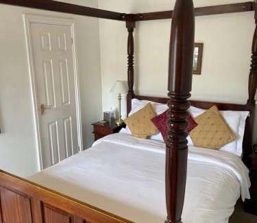 Witney House | Corncroft Guest House