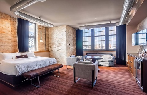 Fifth Ward Hotel | Corner Alcove King Room at The Iron Horse Hotel, Pet-friendly!