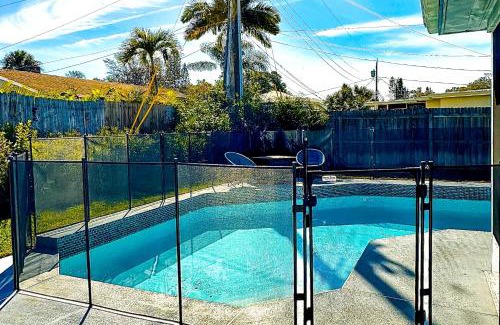 Largo House | Corner By The Coast