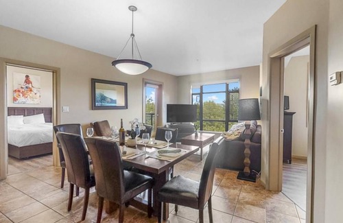 South Pandosy Apartment | Corner Apartment with Lake View 518