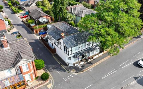 New Forest District House | Corner Cottage - character, charm, great location.