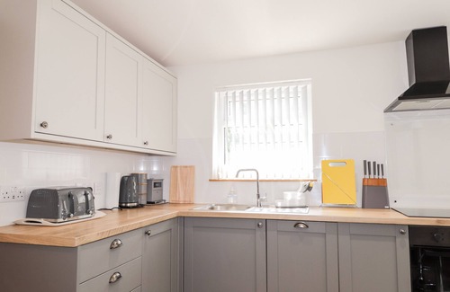 Buckie House | CORNER COTTAGE, pet friendly, country holiday cottage in Portgordon