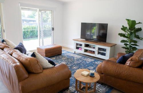 Cessnock House | Corner Cottage- Pool Table, WiFi, AC & Firepit