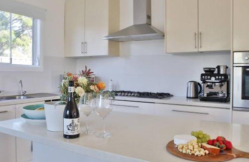 Cessnock House | Corner Cottage- Pool Table, WiFi, AC & Firepit
