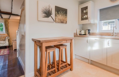 Bretforton Cottage | Corner Cottage - sleeps 4 guests in 2 bedrooms