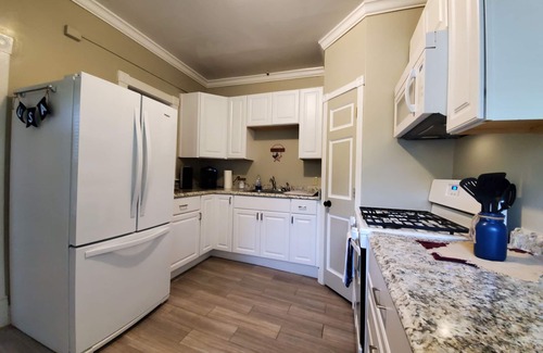 Wells River House | Corner Guest Home on 6 Acres along Connecticut River