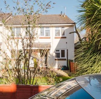 Cheltenham Apartment | Corner House - Bright 2 Bed in Cheltenham