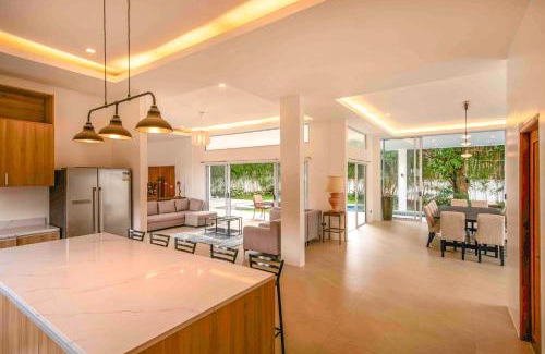 Tagaytay Apartment | Corner House