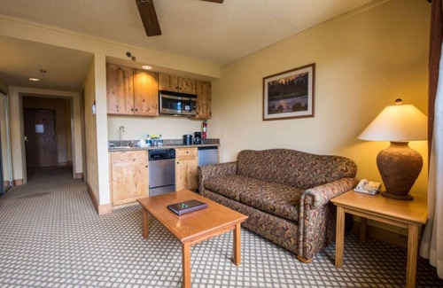 Crested Butte Apartment | Corner King Suite | Pet-Friendly | Heated Pool