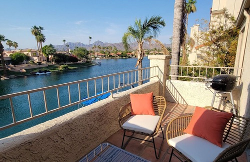 Scottsdale Ranch Condo | Corner Penthouse with Lake & Mountain Views