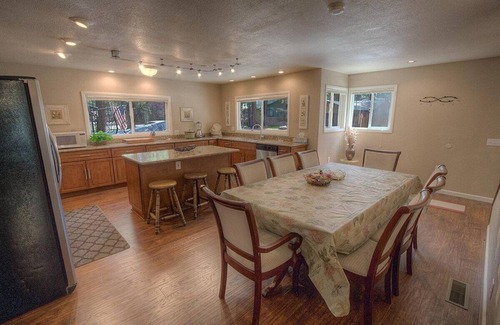 Tahoe Island House | Corner Pocket Chalet - 5 Bedrooms, Pool Table