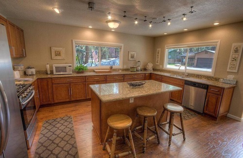 Tahoe Island House | Corner Pocket Chalet - 5 Bedrooms, Pool Table