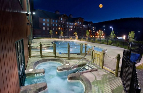 Blodgett Mills Condo | Corner Unit + Nice Views & Fireplace | Onsite Spa