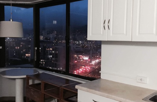 McCully - Moiliili Apartment | Corner Unit Studio@Waikiki Hotel Building 1 day min