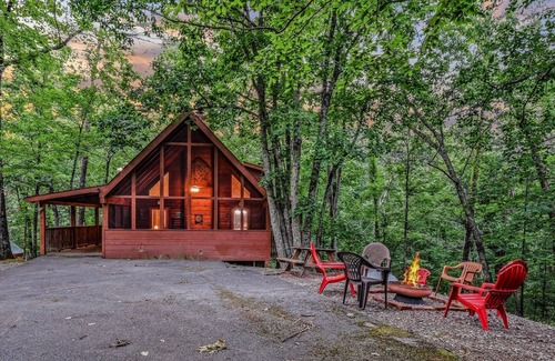 Gatlinburg - Pigeon Forge Cabin | Cornerstone 2 Bedroom Cabin by RedAwning