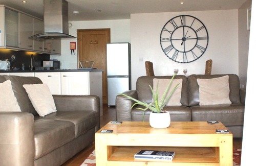 Seaton Apartment | Cornish Seaside Apartment with Fantastic Sea Views