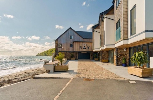 Cawsand Apartment | Cornwall Beachfront Stay | Walk to Pubs & Pasties