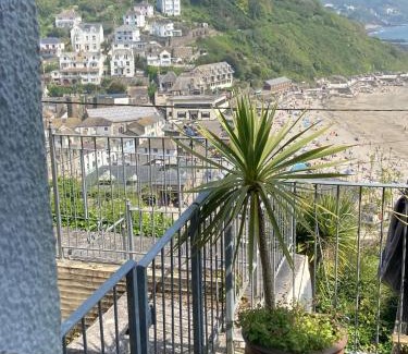 West Looe Villa | Cornwall Large Beach House Sea & Beach Views - 4 Bedrooms & 3 Bathrooms