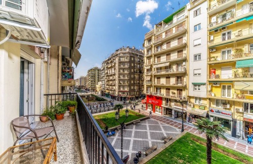 Thessaloniki City Centre Apartment | Corona Deluxe Apt Must